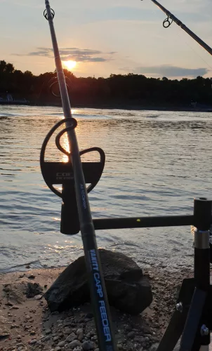 Feeder bottartó fej